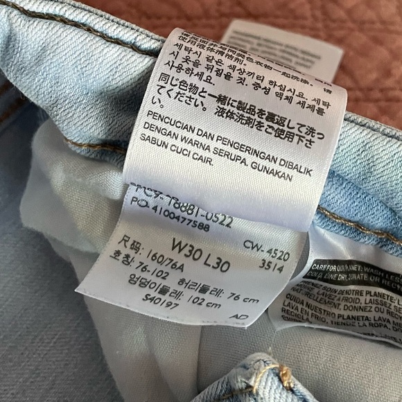 👖Levi’s 711 Skinny Stretchy JeansHoles, Distressed LightWash Leggings Size 30 - Picture 8 of 12